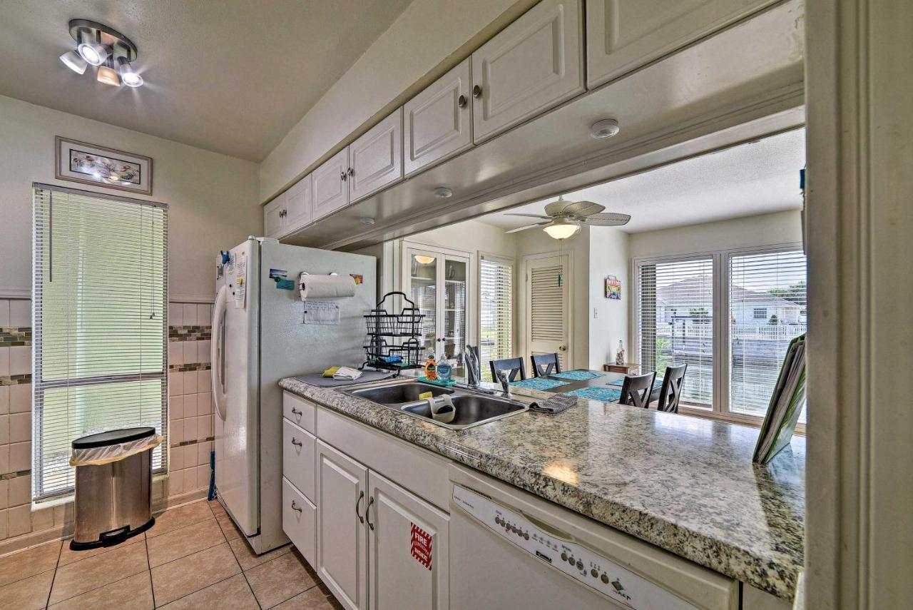 Breezy Corpus Christi Condo With Deck And Fishing Dock Exterior foto